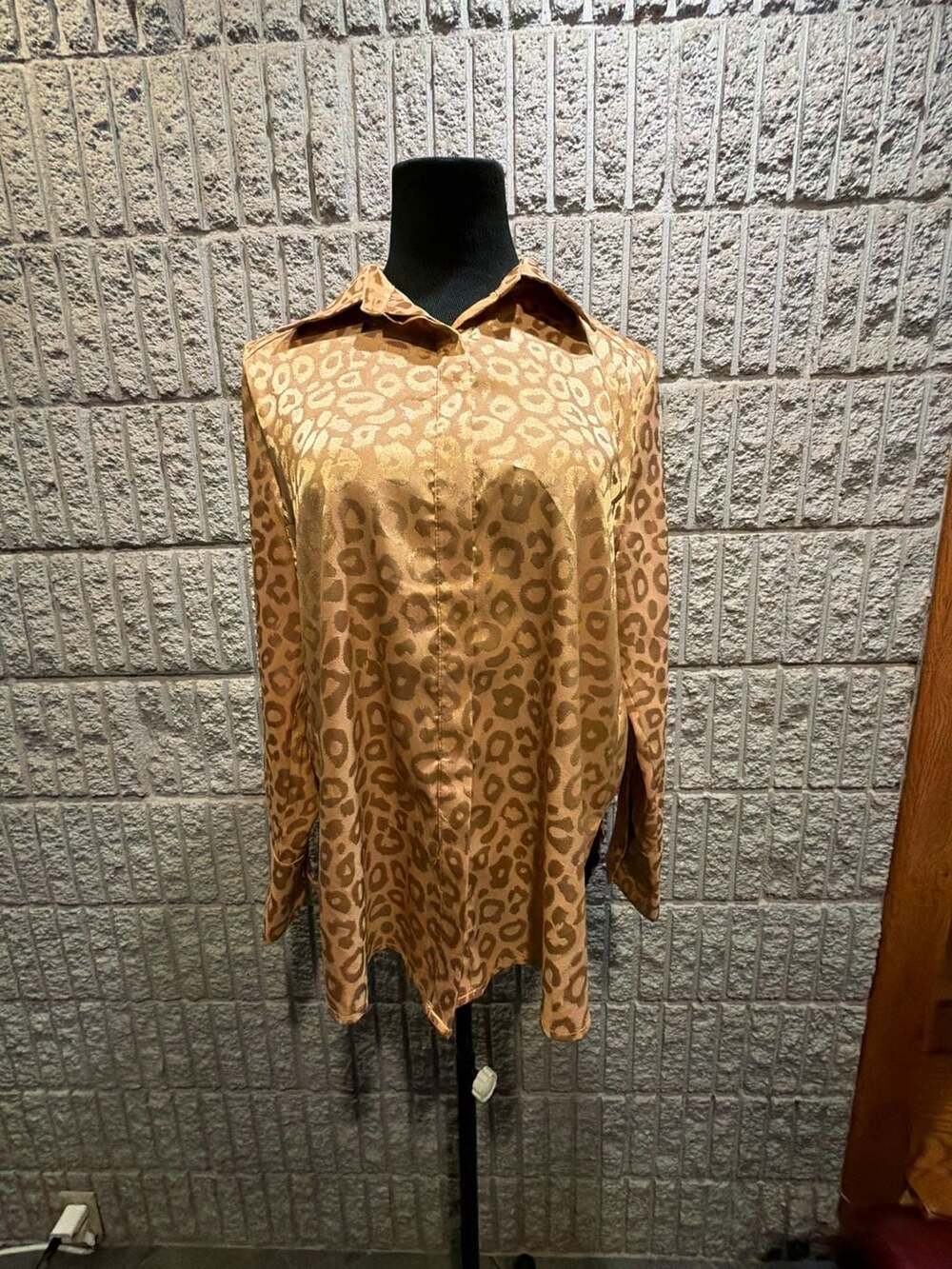 Acoa Leopard Print Satin Button Down Shirt Size M